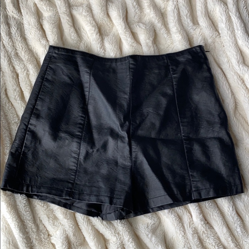 TOPSHOP LEATHER SHORTS